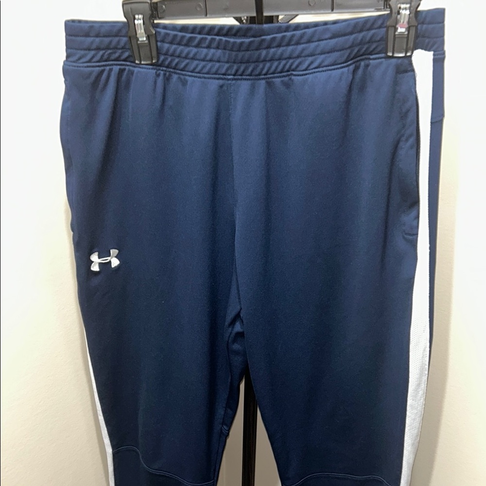Under Armour men’s size large Navy Track Pants slim fit